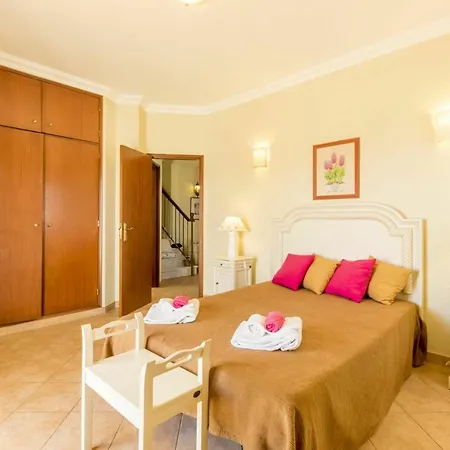 Villa Alporchinhos Sleeps 8 Pool Wifi